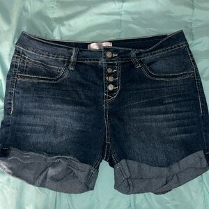 Sz 15 no boundaries Jean shorts